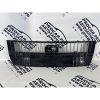 Решетка радиатора нижняя (БУ) 8890495441A15 ZEEKR 009
